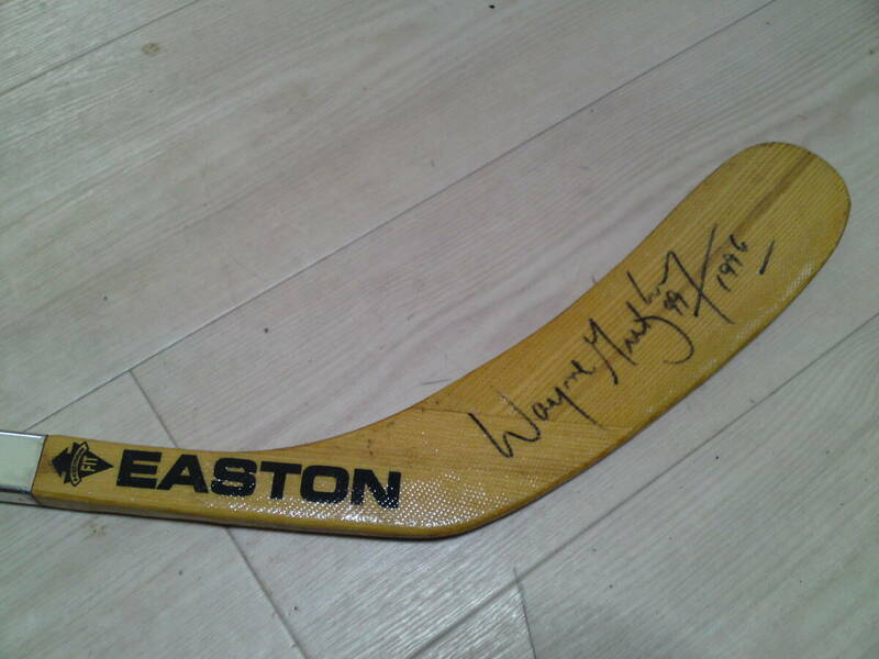 NHL Wayne Gretzky game used autographed stick EASTON Aluminum April 14 1996 in Chicago