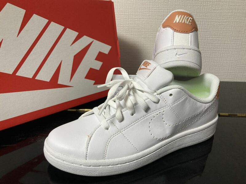 新品24cmナイキNIKEレディーススニーカーコートロイヤル2ネクストネイチャーCOURT ROYALE 2 NNエアフォース1AF1好きに