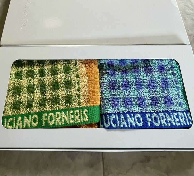 新品未使用〈LUCIANO FORNERIS〉ハンドタオル２枚セット　リバーシブルタイプ　