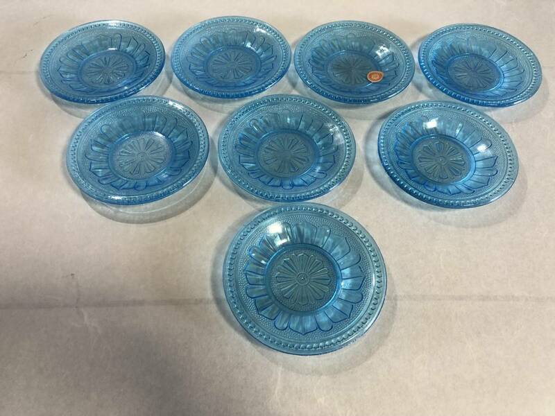 昭和レトロ　プレスガラス　ブルー　プレスガラス皿　８客　アンティークガラス雑貨　プレスガラス雑貨　生活雑貨