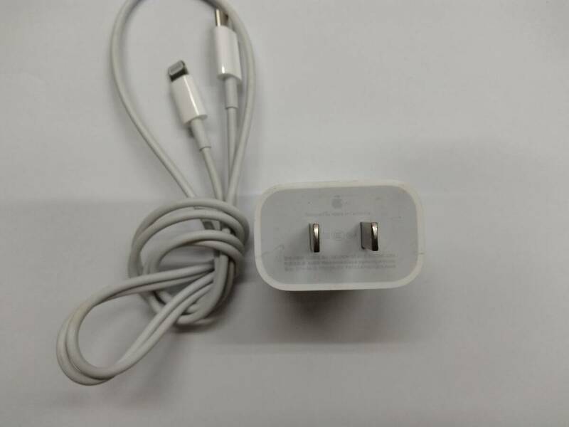 ■純正 Apple アップル 18W USB-C電源アダプタ a1720 emc 3277 USB-C - Lightning充電ケーブル 　⑨　C　