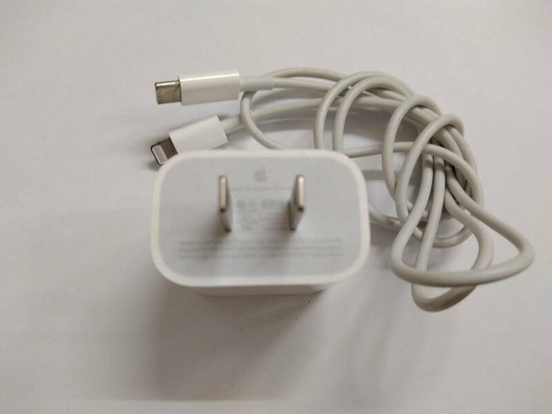 ■純正 Apple アップル 18W USB-C電源アダプタ a1720 emc 3277 USB-C - Lightning充電ケーブル 　⑪　C　
