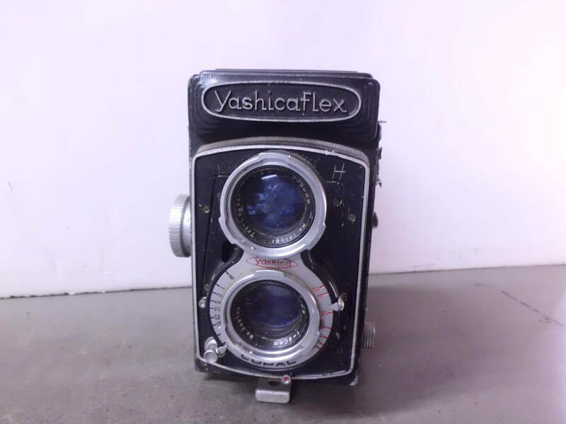 令ろ112な-11/二眼レフカメラ　YashicaFlex　剥がれ・劣化　動作未確認