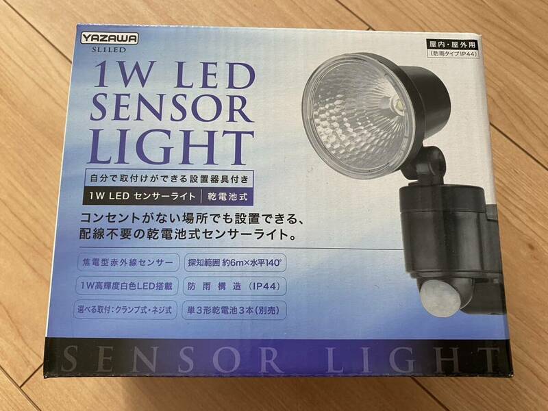 ◆55 ヤザワ 屋外用 乾電池式 センサーライト 1W 高輝度 白色 LED球×1灯 SL1LED 屋内屋外用 配線不要 簡単設置 新品