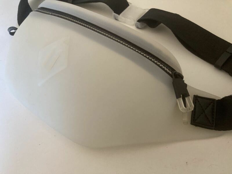 ZARA ボディーバッグ　シリコン製　個性的　透明感　ホワイト　美品　USED