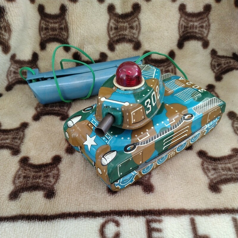 ブリキ　戦車　約１５センチ ラジコン　電池式　昭和レトロ　ビンテージ　当時物　昭和玩具