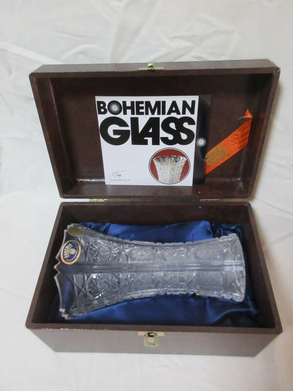 ◆未使用　BOHEMIAN /ボヘミア　クリスタル フラワーベース 花瓶 インテリア 小物　共箱付