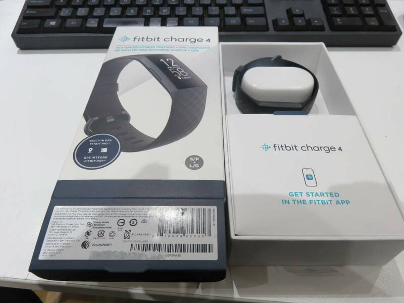 3321☆Firbit Charge 4 Suica対応品　美品