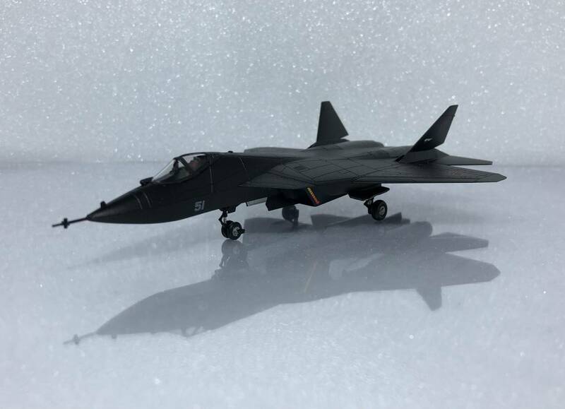 ■完成品 1/144 PAK FA T-50 / Su-57 スホーイ ステルス戦闘機 / 駐機 ・ ウェポンベイ開放状態
