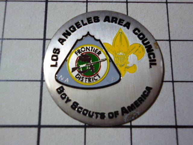 金属 プレート ステッカー 25 当時物 です(28mm) ビンテージ LOSANGELES AREA COUNCIL BOY SCOUTS OF AMERICA エンブレム