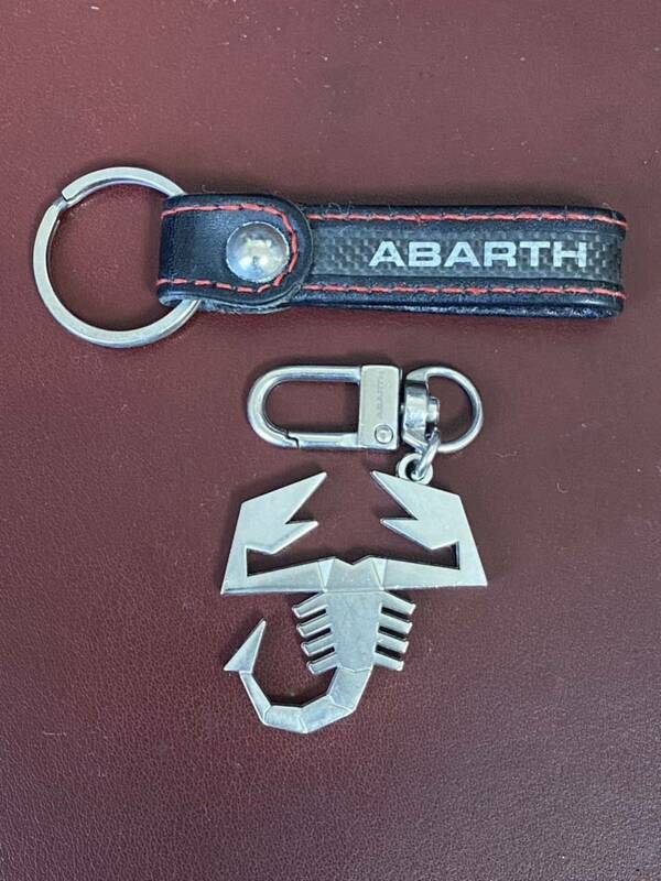 アバルト ABARTH メーカー 純正 キーホルダー 2個 公式 キーリング レザー 革 メタル ディーラー 公式 FIAT フィアット