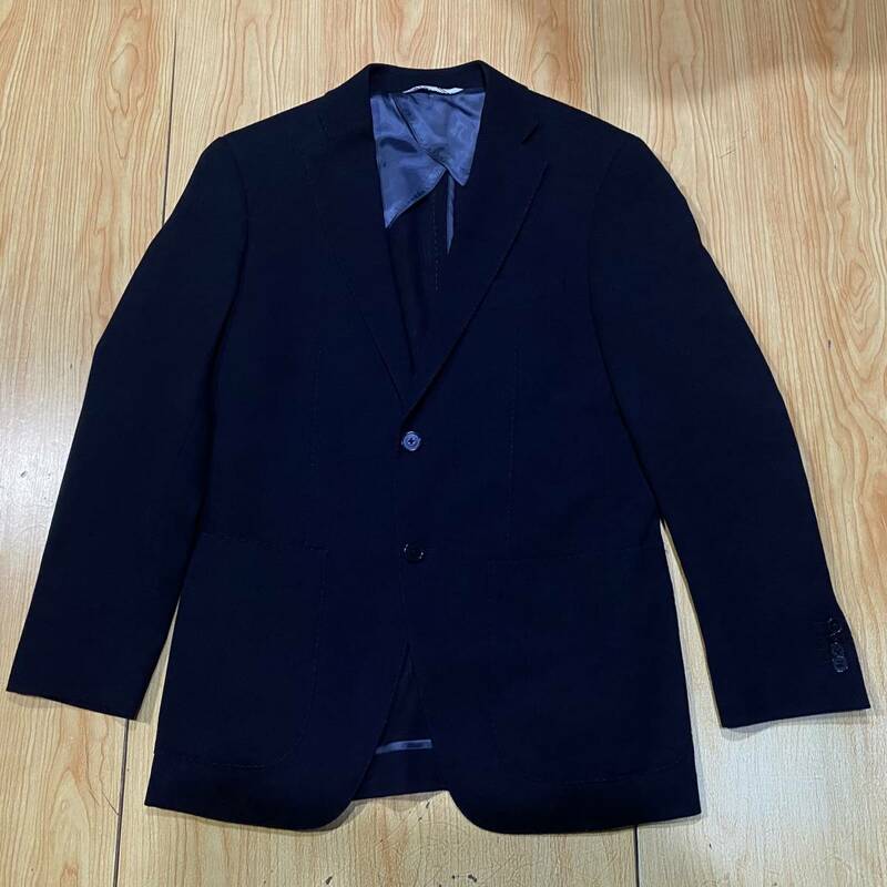 即決・THE SUIT COMPANY・スーツカンパニーのサマーウールストレッチ素材のジャケット・黒・Y4