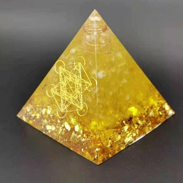オルゴナイト ピラミッド型 パワーストーン　天然石 クリスタル 金箔 開運 成功 金運　神聖幾何学 金箔 黄瑪瑙 金運 (1)