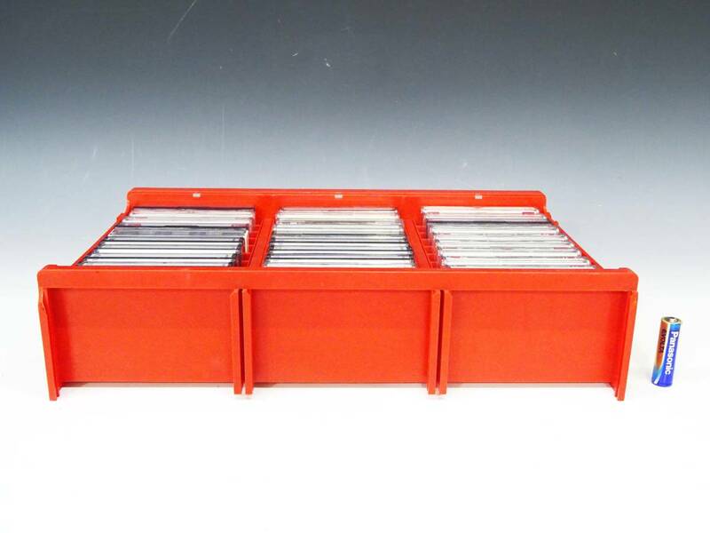 ◆(NS) 昭和レトロポップ カセット収納ケース 高さ 約9㎝ 横 約39㎝ プラスチック製 カセットテープ 30本入 15×3列 赤 レッド 