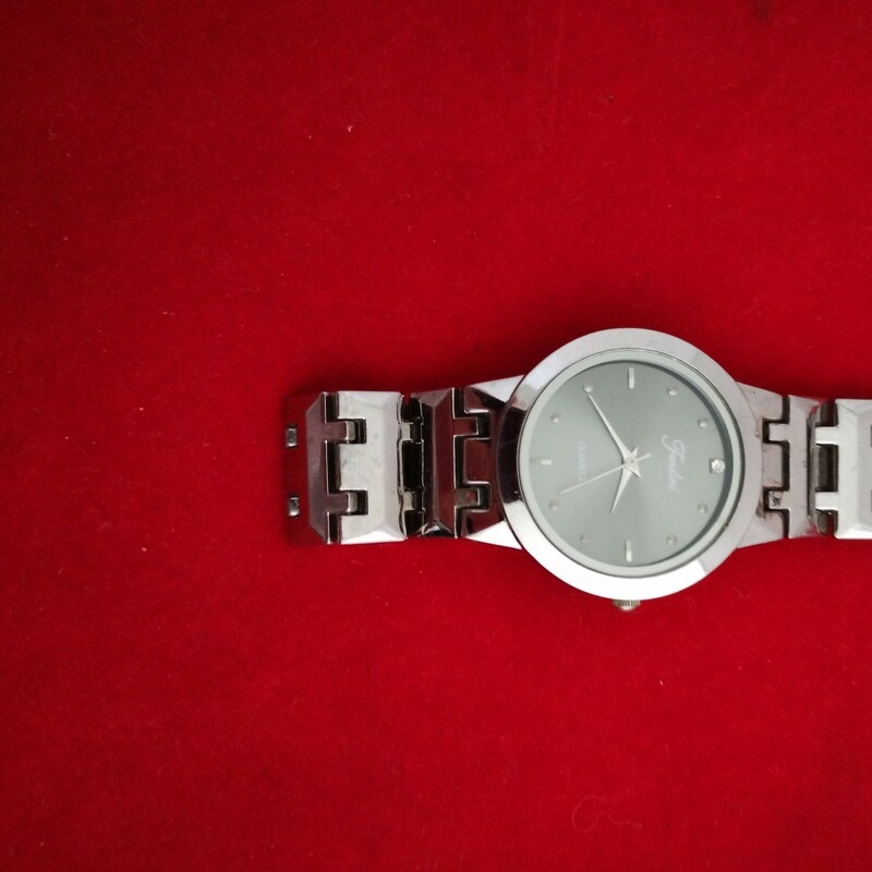 レディースクオーツ腕時計フォンディニ8Ct ４