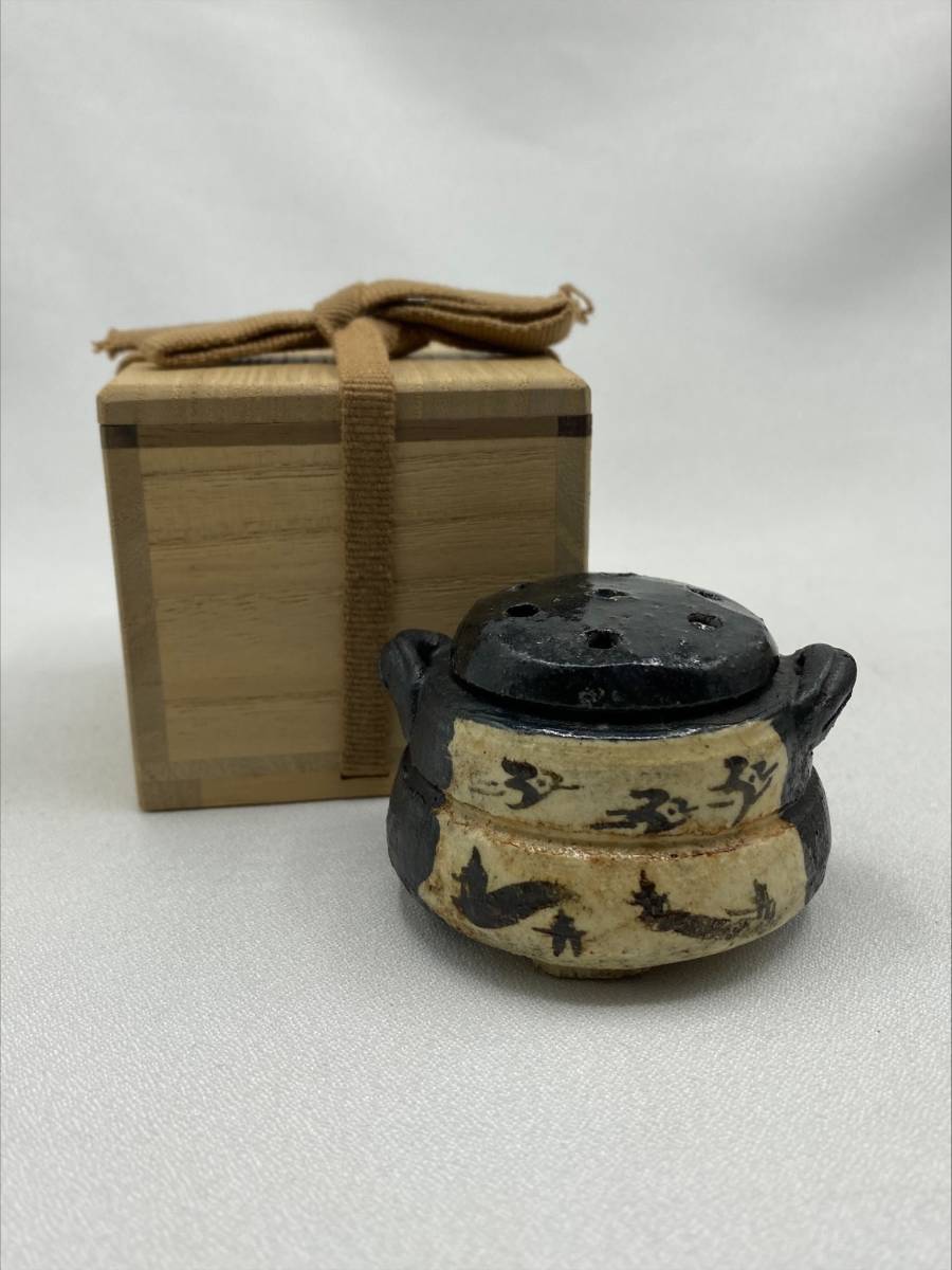 黒織部　鳥文　耳付香炉　香道具　茶道具