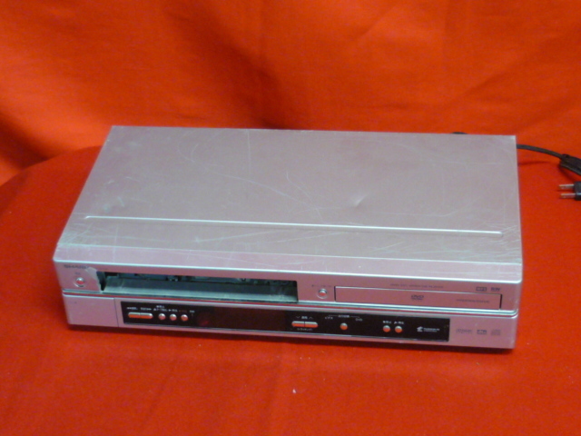 シャープ　VHS　DVDプレーヤー　作動品　DV-NC750