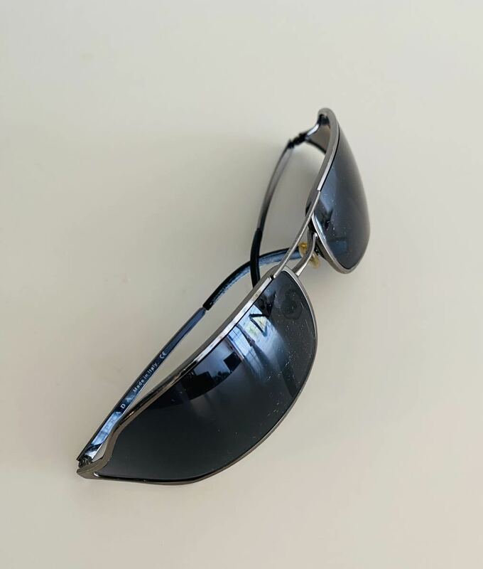 送料込　プラダ PRADA サングラス　眼鏡　アイウェア ファッション レンズダークグレー