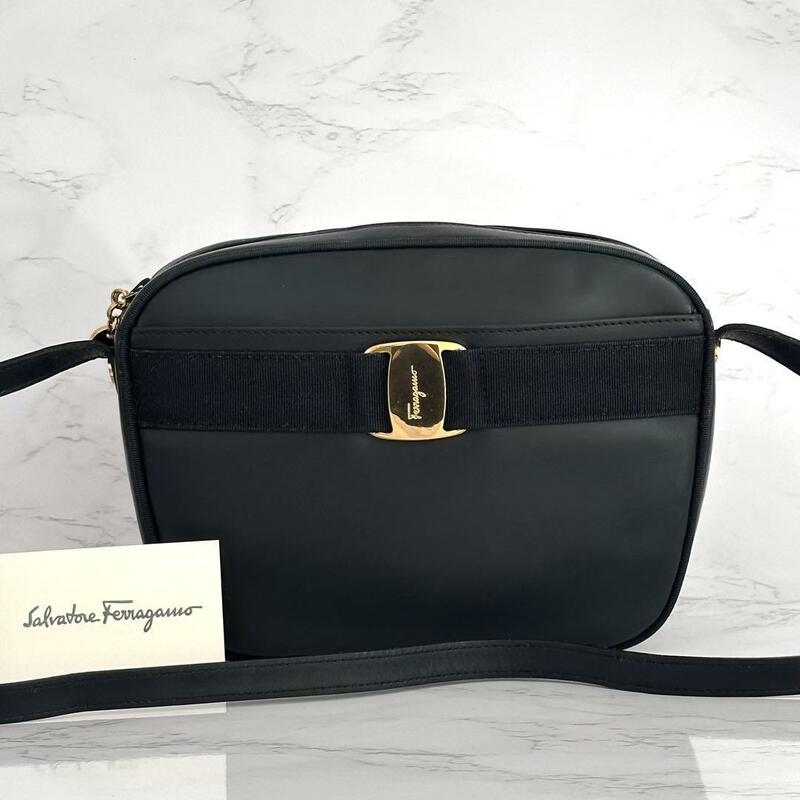 フェラガモ Ferragamo ショルダーバッグ ヴァラリボン ネイビー レザー　7-18657