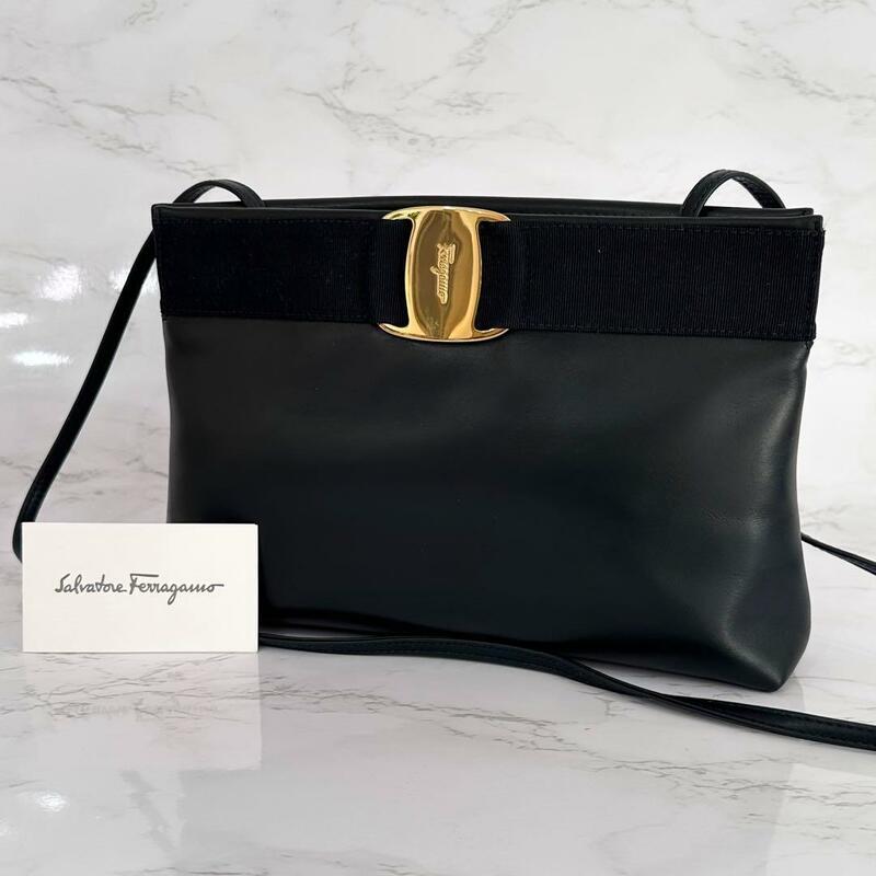 フェラガモ Ferragamo ショルダーバッグ ヴァラリボン ネイビー レザー　5-23889