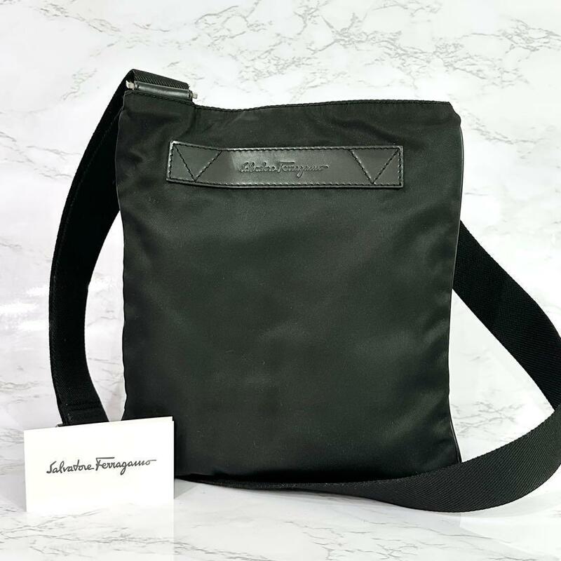 美品 フェラガモ Ferragamo ショルダーバッグ ナイロン ブラック 自00116