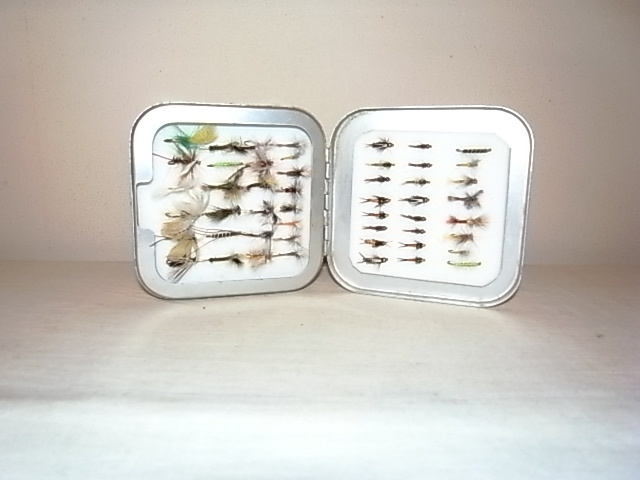 ***　Rare Vintage Wheatley Square Fly box With 50 Flies for Collectors ・ ホイットレー フライ ボックス　*** 