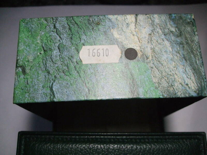 希少、純正ロレックス　16610　時計の箱　マットタイプ　中古　シミ傷あり、画像で確認できる方のみ。また詳細はご質問でお願いします。