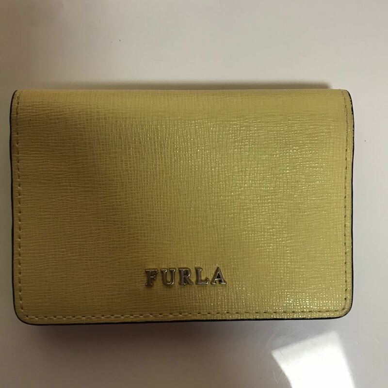 FURLA 二つ折り　カードケース 名刺入れ フルラ イエロー　レザー　レディース