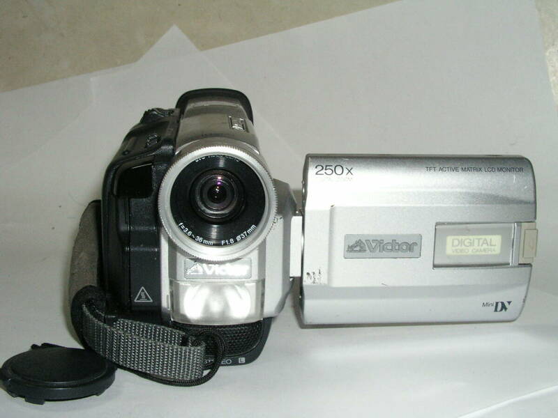 5865●● Vivtor GR-DVF11、MmniDVテープ式ビデオカメラ ●70