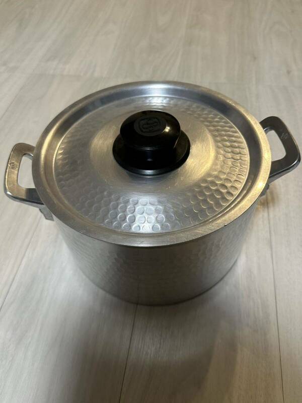 YR15)鍋 両手鍋 調理器具 シルバー　蓋つき　ふた　フタつき　重い　重たい鍋