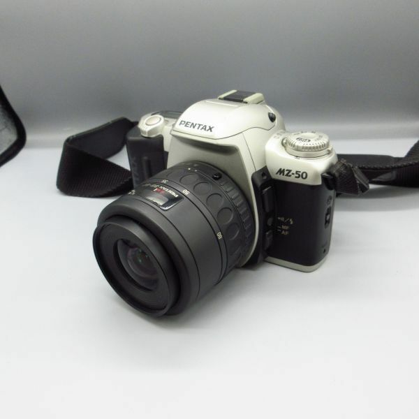 Pentax MZ-50 35mm フィルム一眼レフカメラ、AF 35-80mm f/4-5.6 ズームレンズ付き 117006