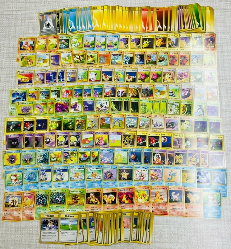 中古品　旧裏面 ポケモンカード　約300枚以上　ポケカ　ピカチュウ　エネルギー　ヒトカゲ　リザード　ゼニガメ　ブースター　大量　3803