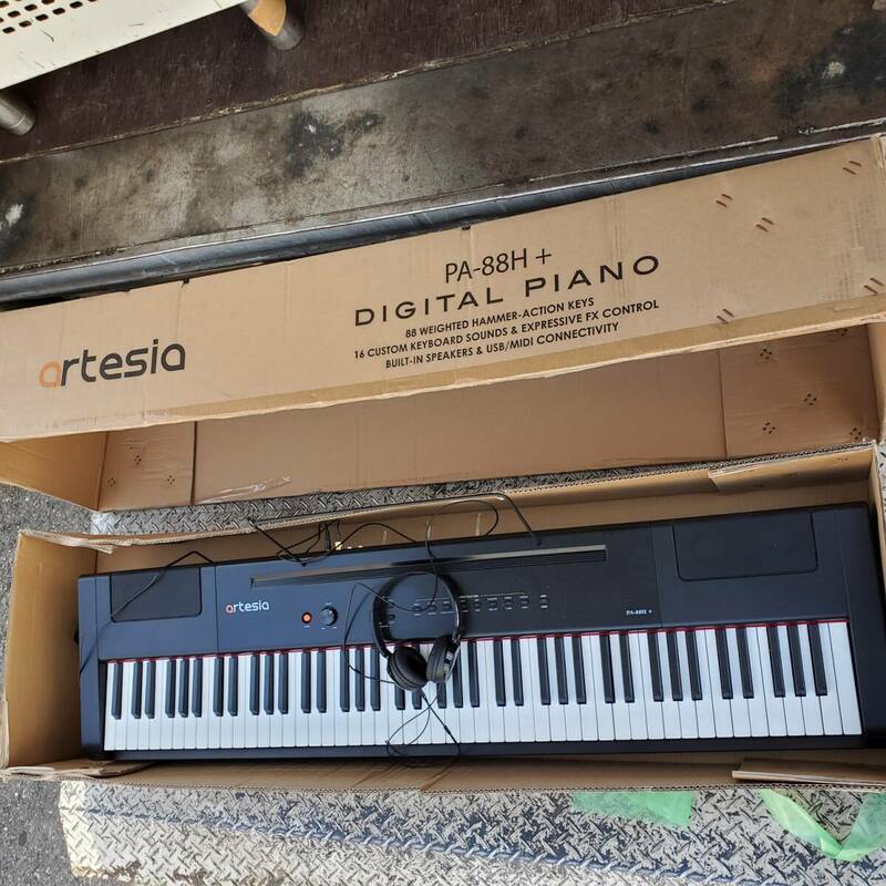 電子ピアノ artesia PA-88H+　デジタルピアノ 88鍵盤 ヘッドフォン付き　フルサイズ 初心者 動作品