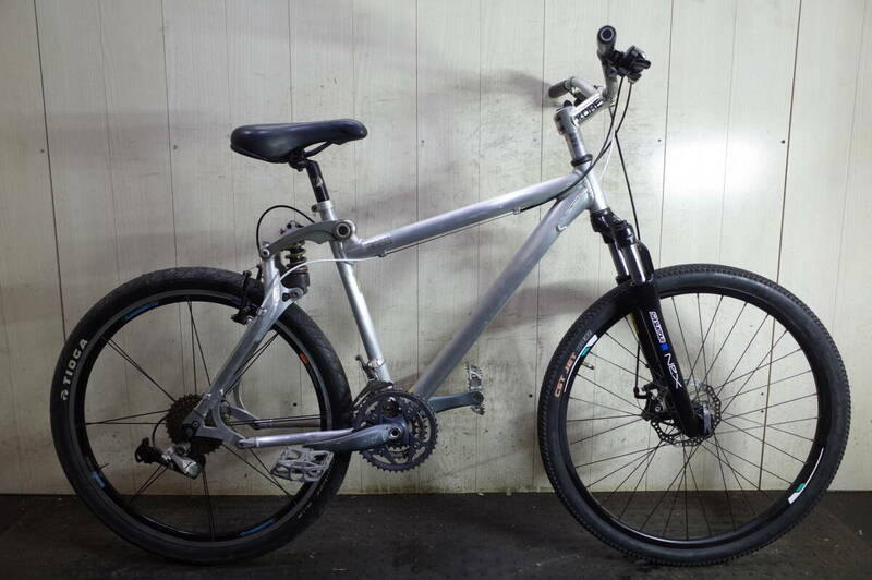 稀少良品！VeLo EXPLORER 26型　DEORE 3X9S アルミ 480mm MTB