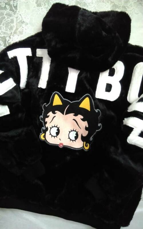 ☆メンズ☆可愛い！猫お耳のベティちゃんアップリケ付きのブラック色フェイクファージップパーカージャケットです(o^―^o)サイズＬ☆