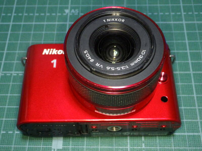 美品！動作確認済！Nikon1 J1 レッド ボディ+レンズセット ミラーレス一眼レフ 純正バッテリー2個・充電器付属