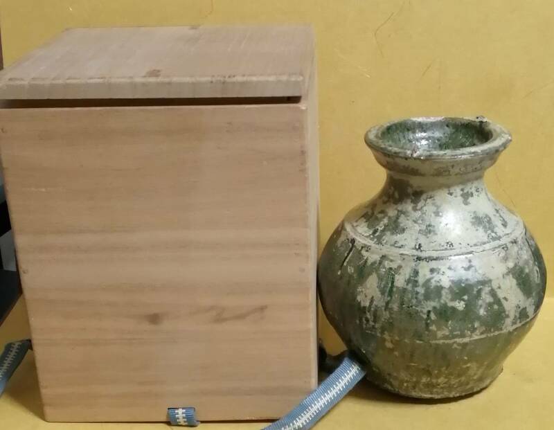中国 漢時代 緑釉 壺 銀化 形の美しい逸品 箱