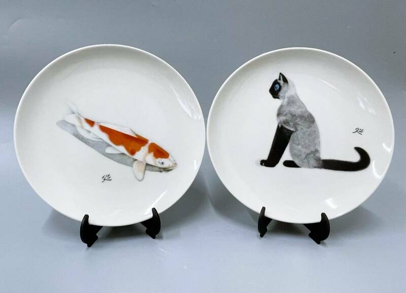 加山又造 絵皿 2枚 ニュートーキョー シャム猫 錦鯉 NEW TOKYO 飾り絵皿 飾皿 陶器 プレート 丸皿