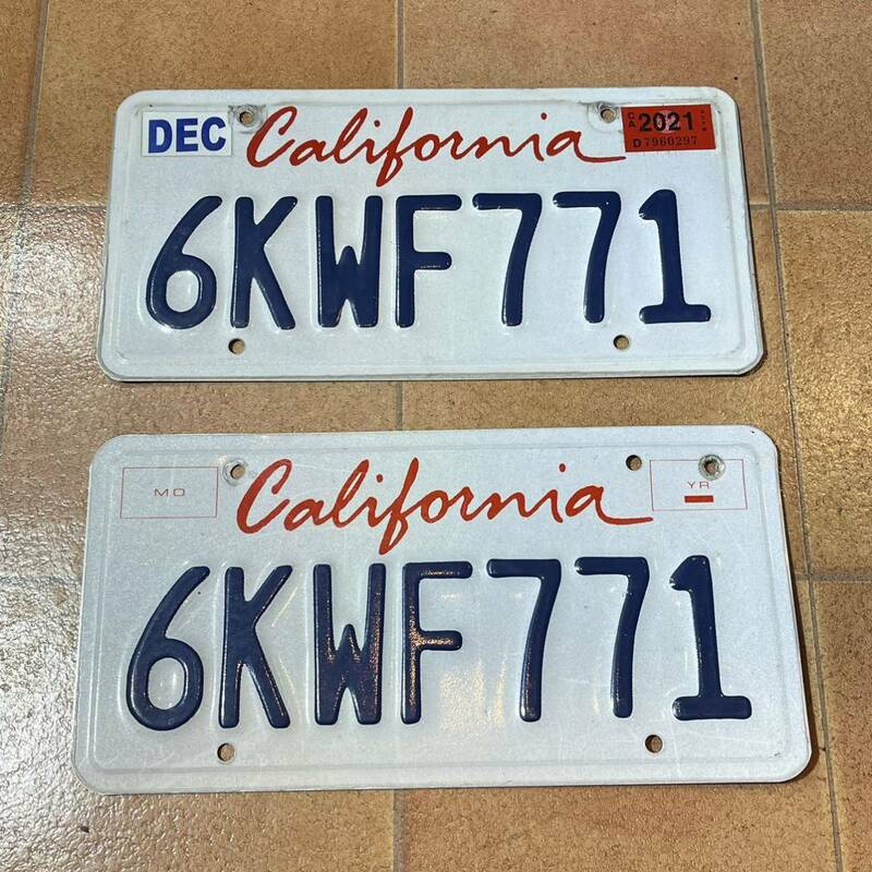 ライセンスプレート カリフォルニア 6KWF771 2枚セット USED品 ガレージ ナンバープレート calfornia インテリア アメリカ雑貨 M27