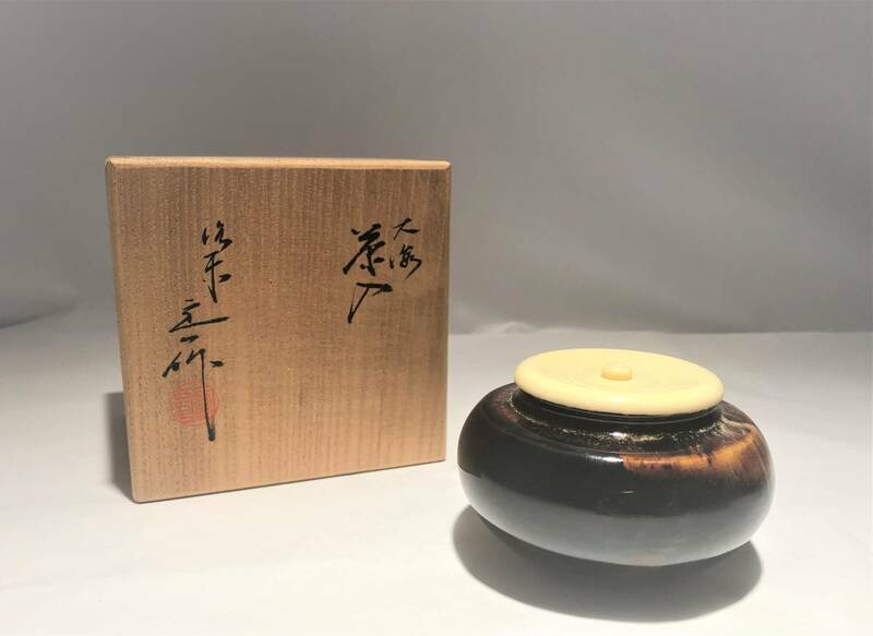 ●X95●桶谷定一 作 茶道具 唐物茶入 茶入 蓋 陶器 磁器 共箱 在銘 重さ：約83g
