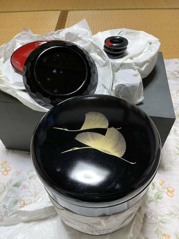 輪島塗　５段重箱皿付き　金彩鶴図　 漆器