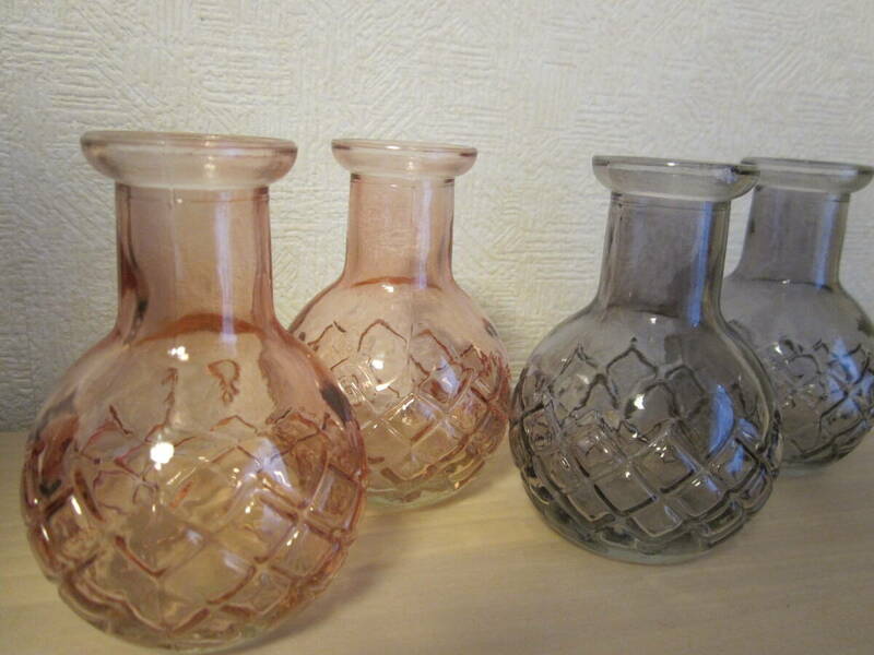 ★ガラスミニ花瓶　２色　３個＋（１個難ありおまけ）★