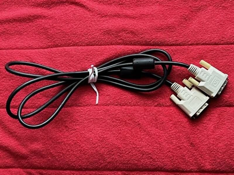 モニターケーブル　DVI-D(オス)-DVI-D(オス) シングルリンク　1.5m USED