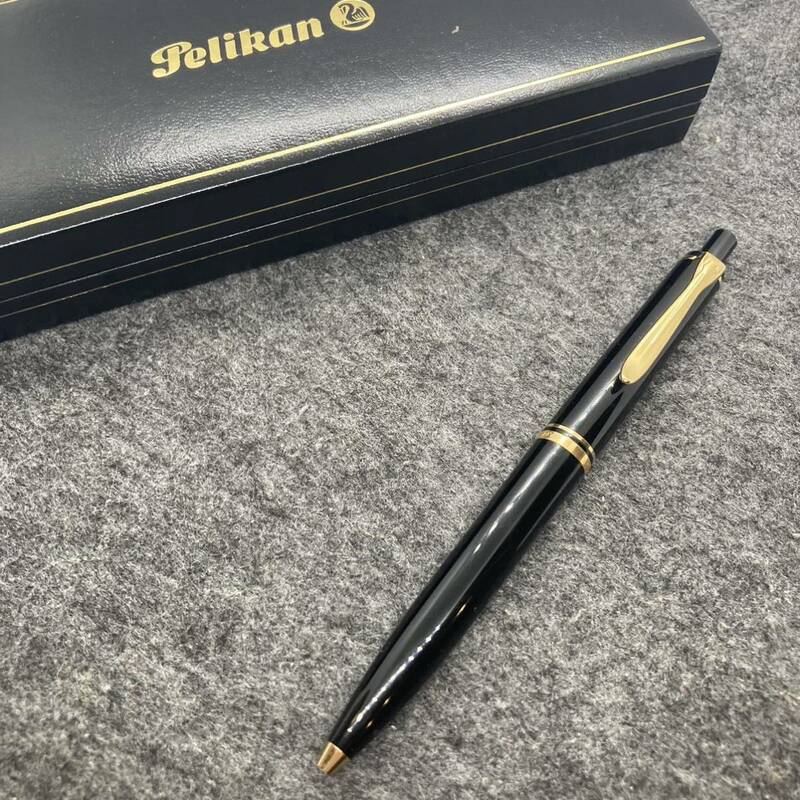 PE1800□Pelikan ペリカンスーベレーン K400 ノック式 ボールペンブラック 箱付き ★ネーム入り