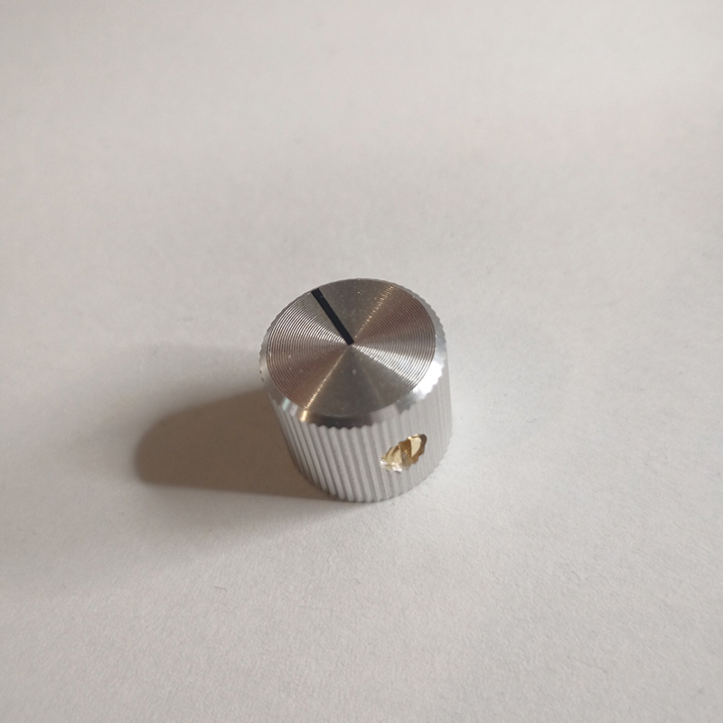 アルミニウム製ドレスアップノブ　Small　銀　13x15mm 幅6.4mm