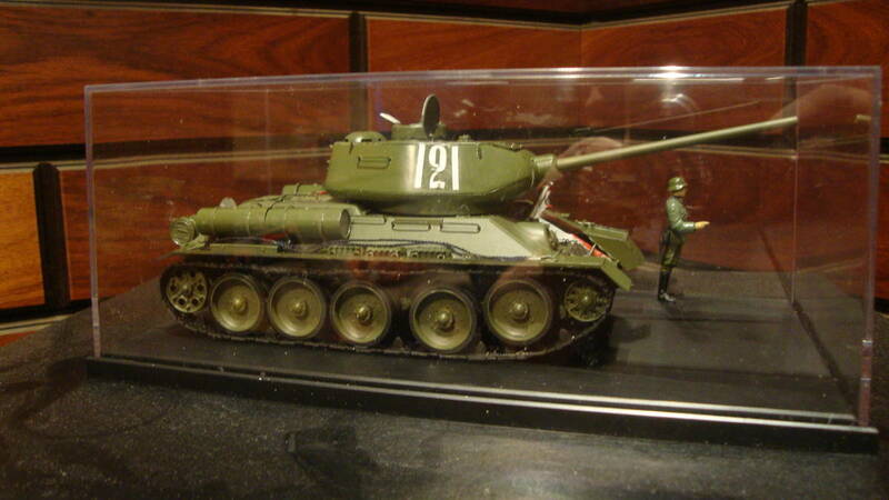 完成品　リアル　カットモデル　兵隊も　1/35 ドラゴン T-34/85 1944年型 戦車 ソビエト軍 ソ連