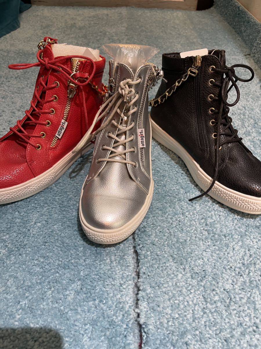 新品アウトレット品　atta girl スムーススニーカー　赤　Sサイズ 22〜23センチ　ハイカットスニーカー 