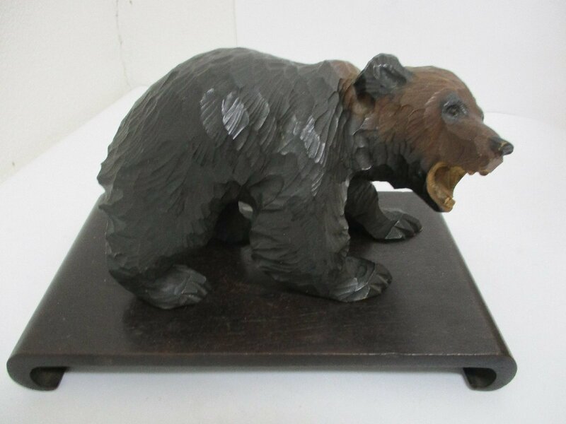 美品です！ミニサイズ！木製　熊の置物　木彫り　台付き　熊の直径１６センチ