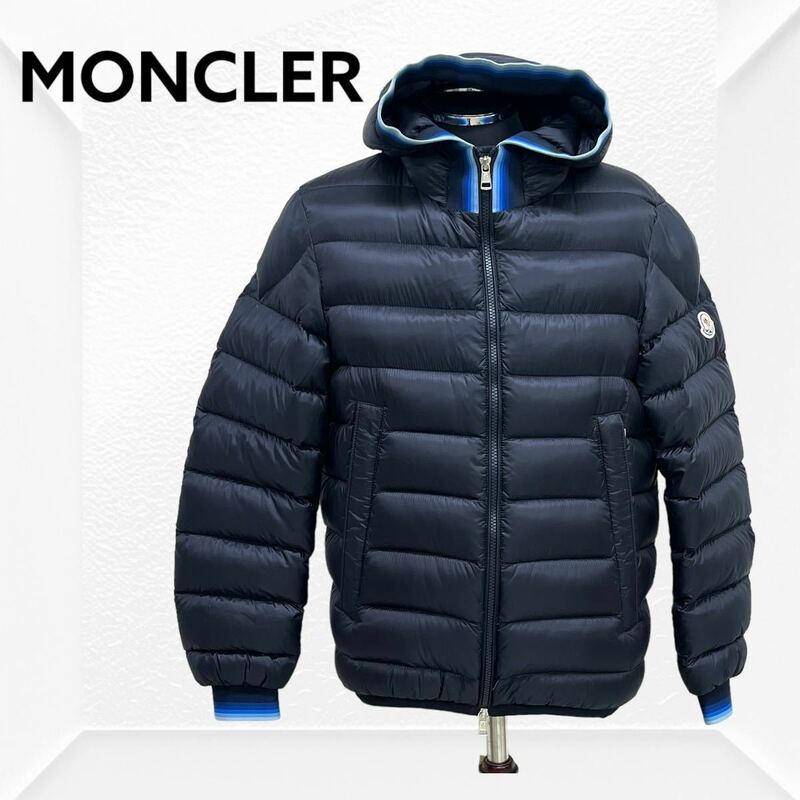 MONCLER モンクレール AVRIEUX 袖ワッペン ナイロン グラデーションライン フード付き ダウンジャケット メンズ 41935-49-53334