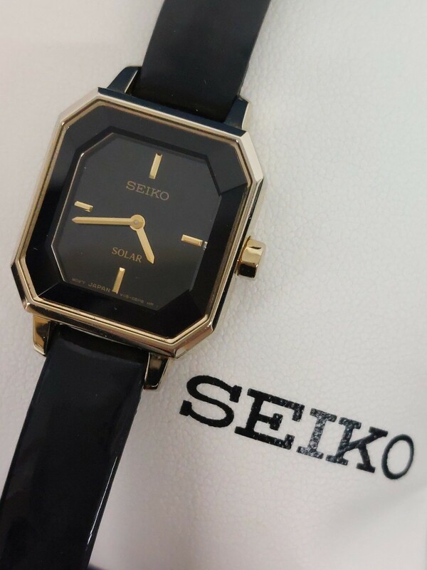 10097　SEIKO ソーラー腕時計 V115-0AT0 レディース エナメル革ベルト 黒 稼働品 箱あり 現状品